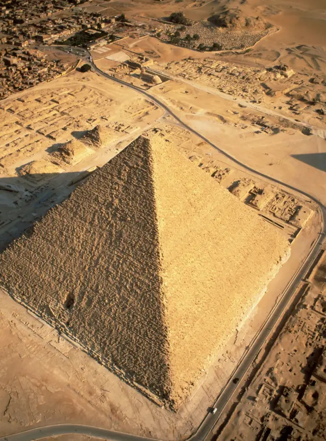 Aerial photo of the Pyramid of Khufu